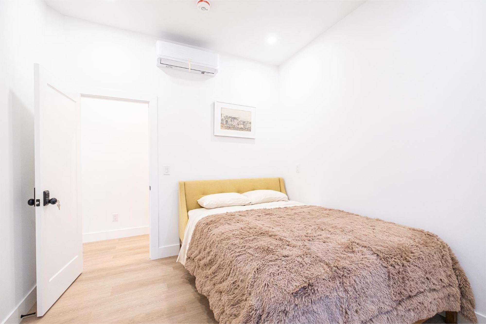 New Queen Bedroom With Private Bathroom In Privatunterkunft *