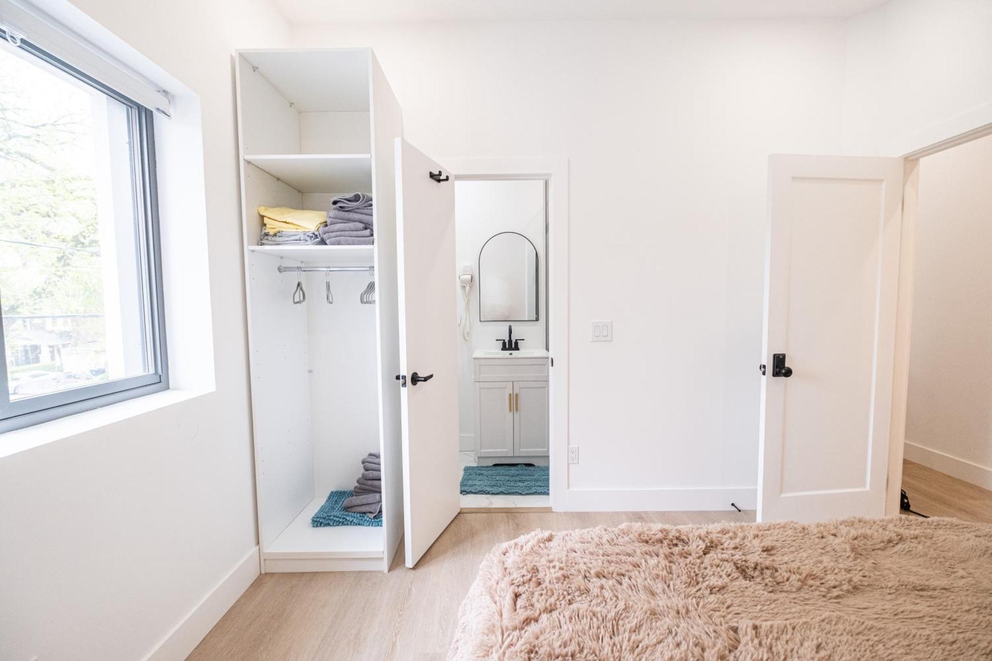New Queen Bedroom With Private Bathroom In Privatunterkunft *