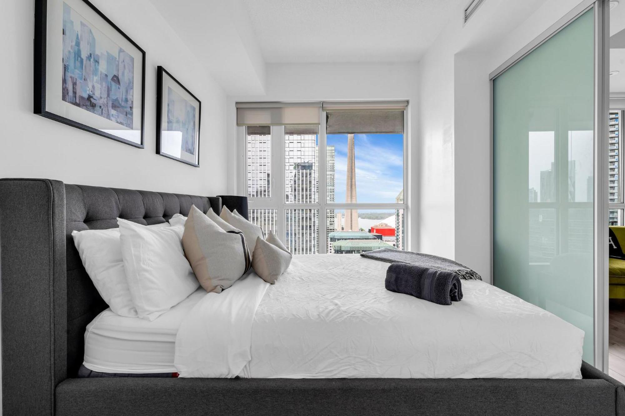 Deluxe 1br With Bird's Eye Cn Tower Views Apartment *