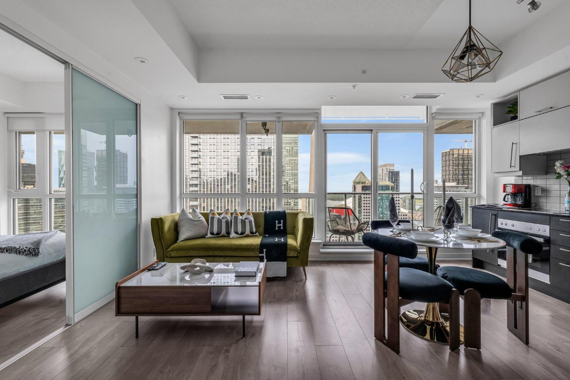 Apartment Deluxe 1br With Bird's Eye Cn Tower Views *