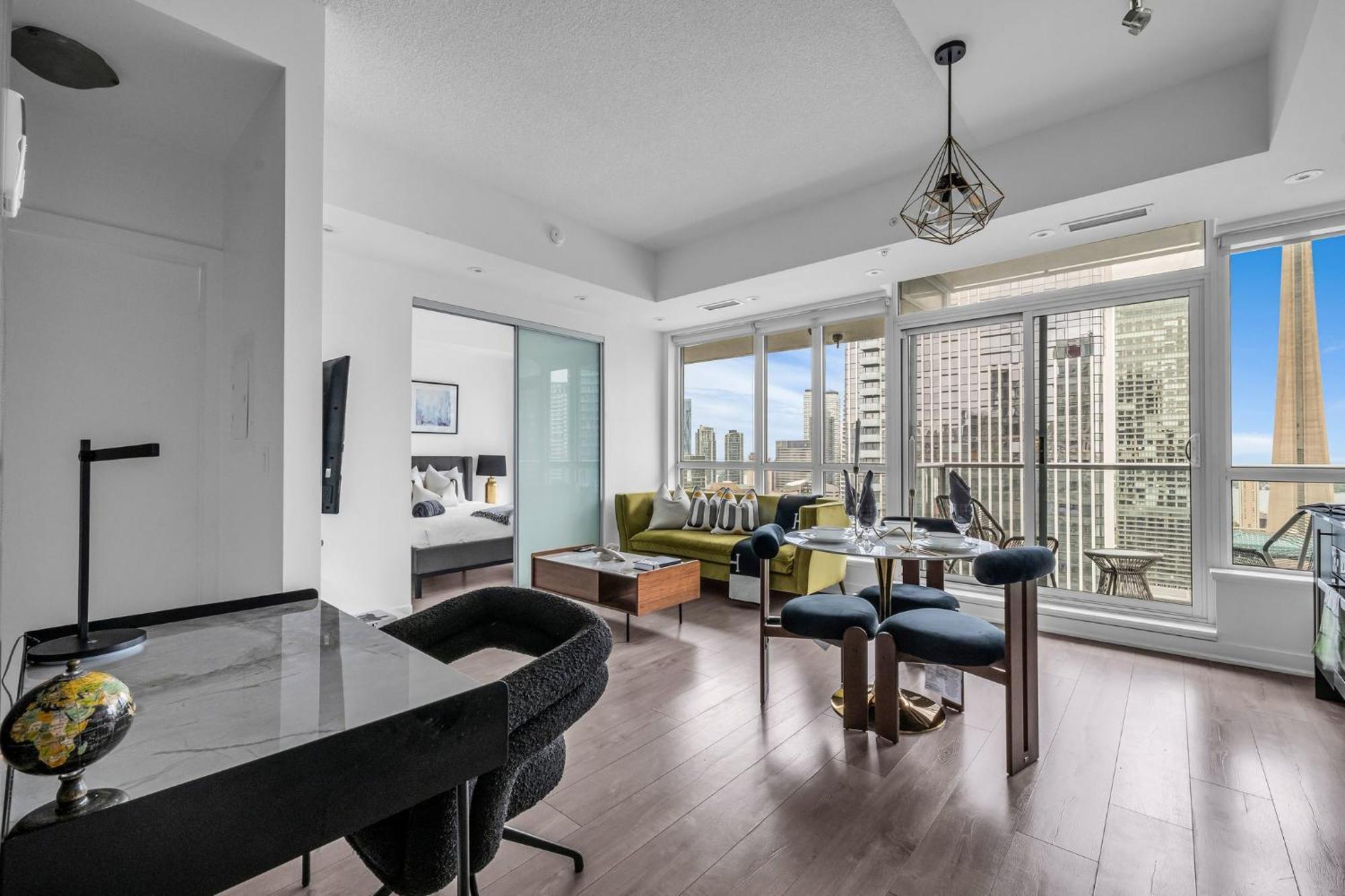 Deluxe 1br With Bird's Eye Cn Tower Views Apartment *