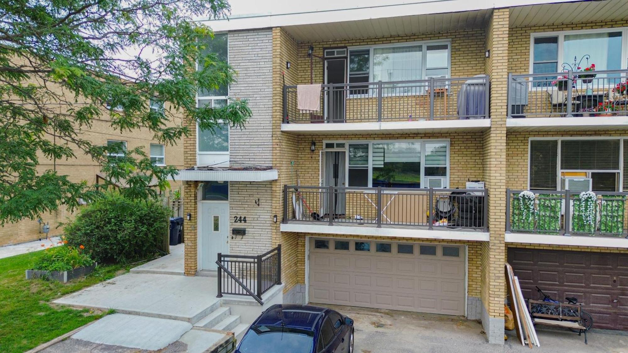 Homestay Near Sheppard Ave With Wi-fi, Essentials, Parking, Kitchen *