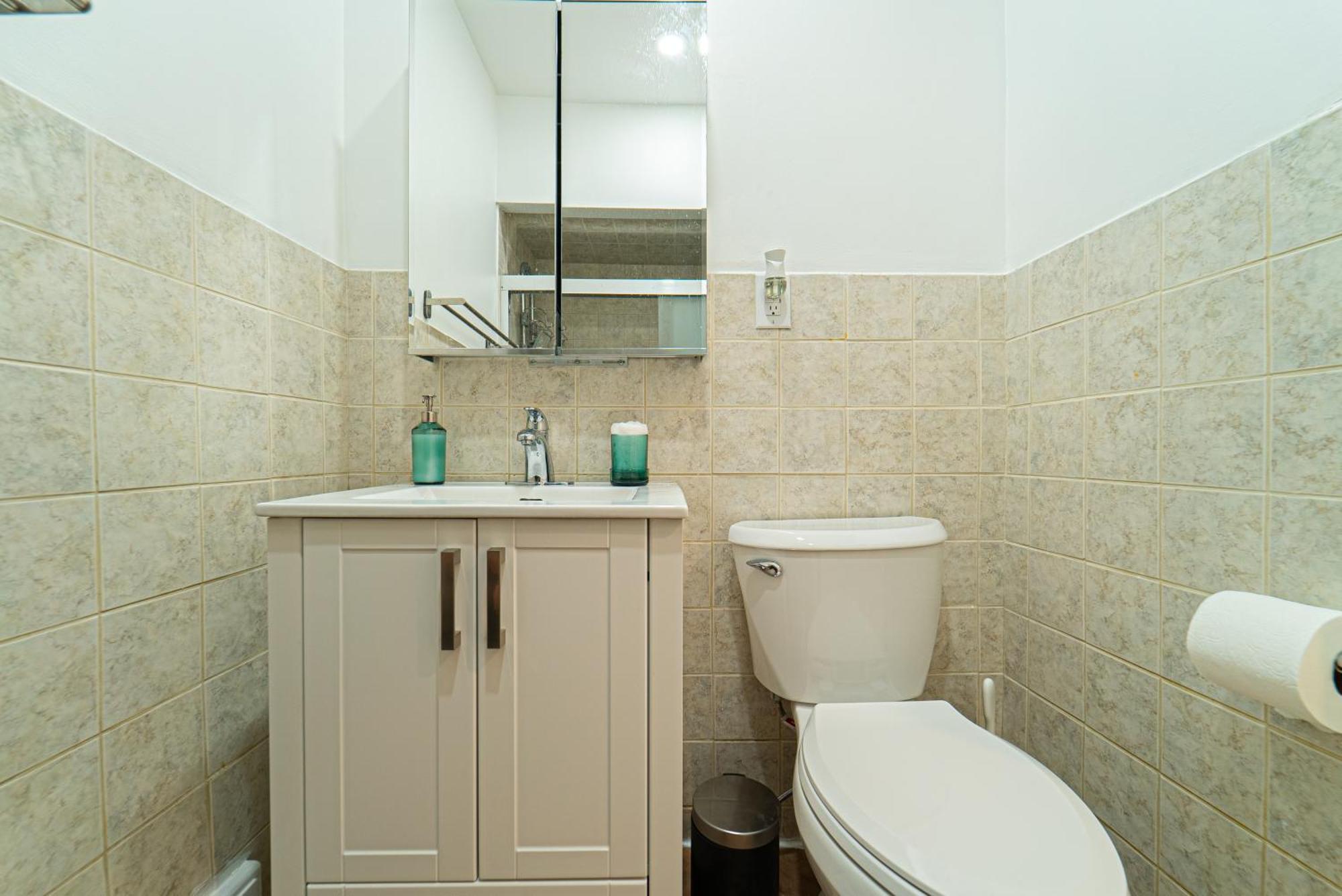 Homestay Near Sheppard Ave With Wi-fi, Essentials, Parking, Kitchen *