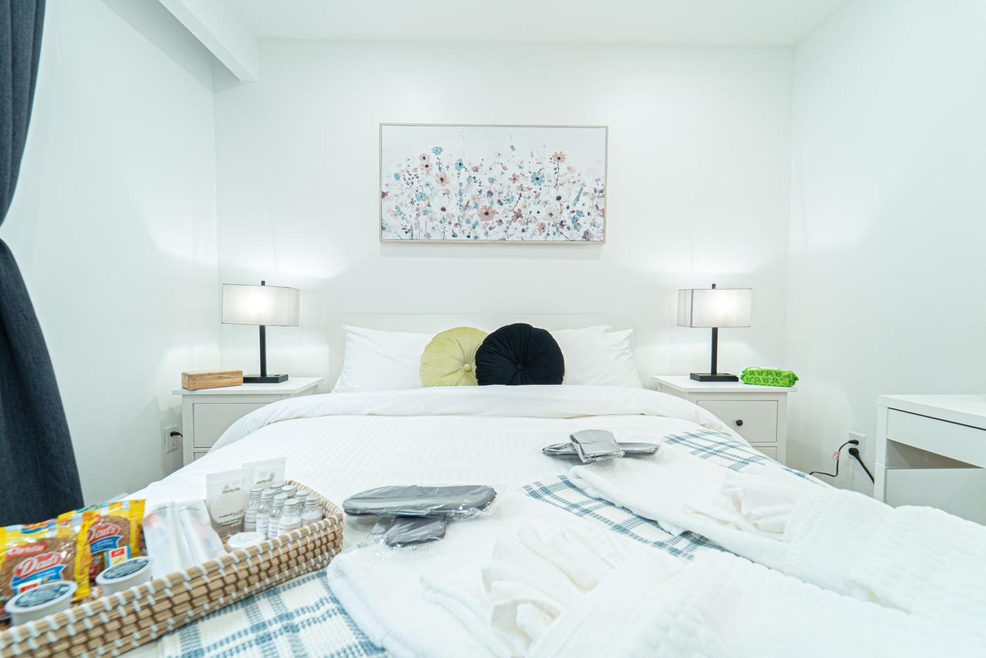 Near Sheppard Ave With Wi-fi, Essentials, Parking, Kitchen * Toronto