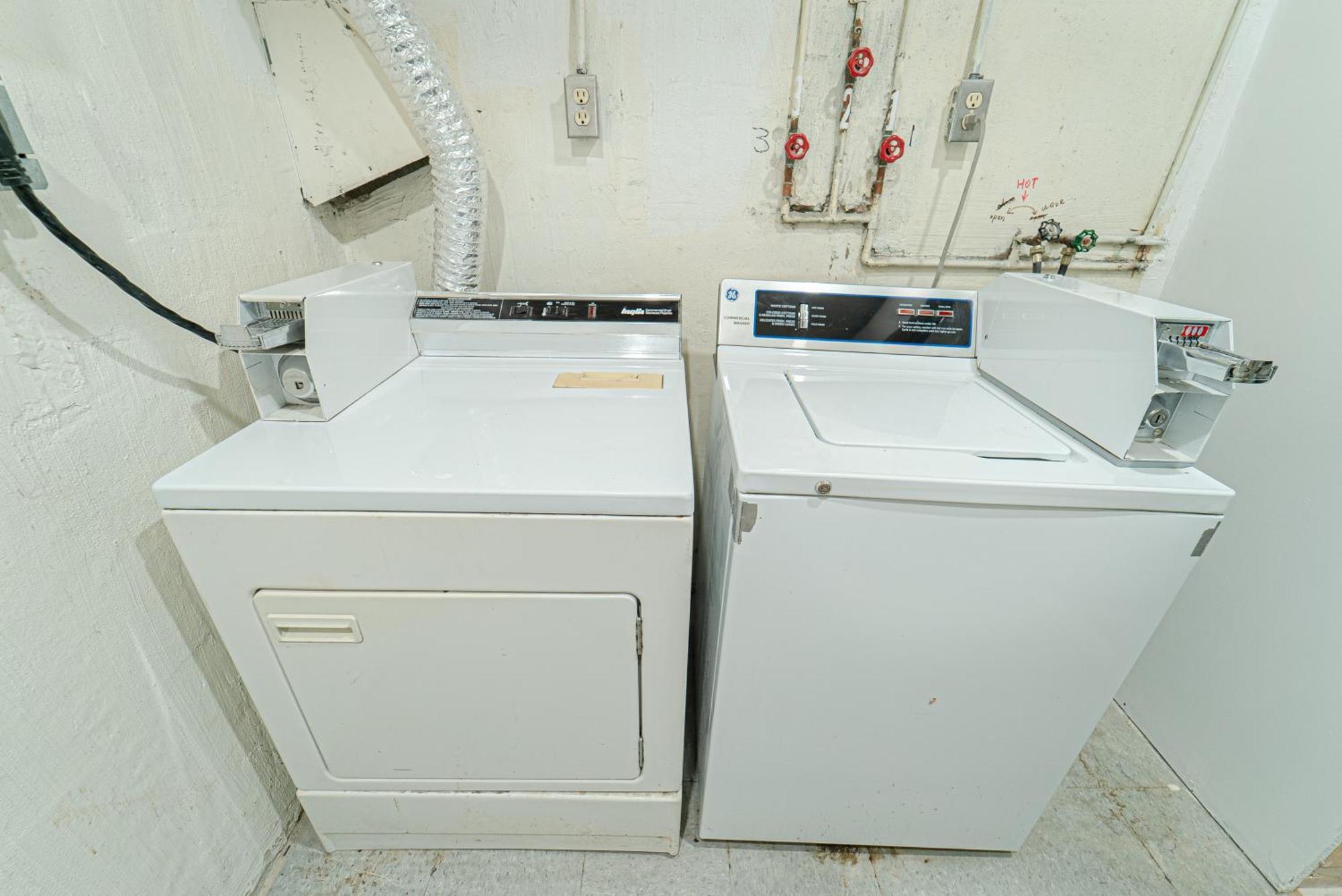 Near Sheppard Ave With Wi-fi, Essentials, Parking, Kitchen Toronto