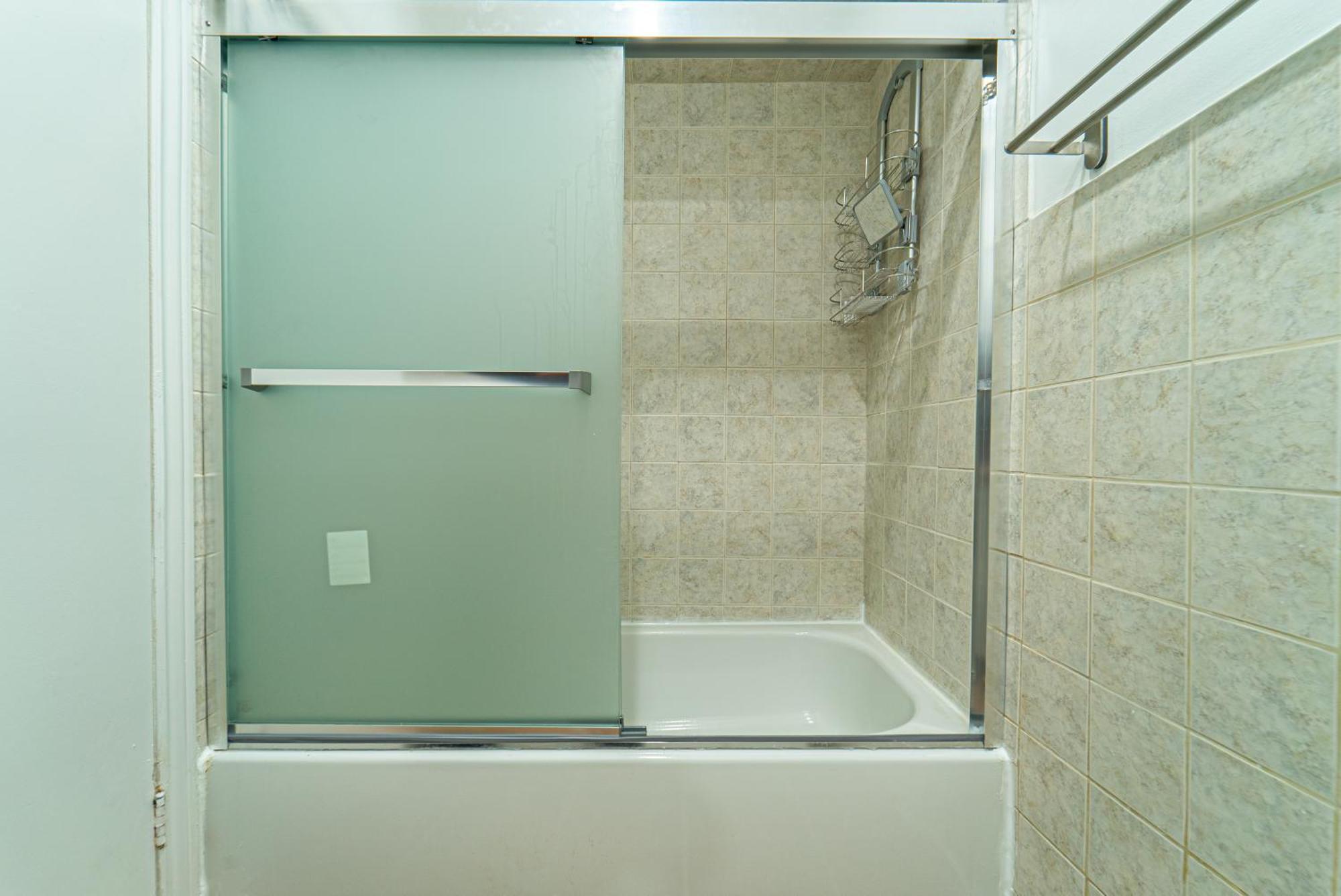 Homestay Near Sheppard Ave With Wi-fi, Essentials, Parking, Kitchen *
