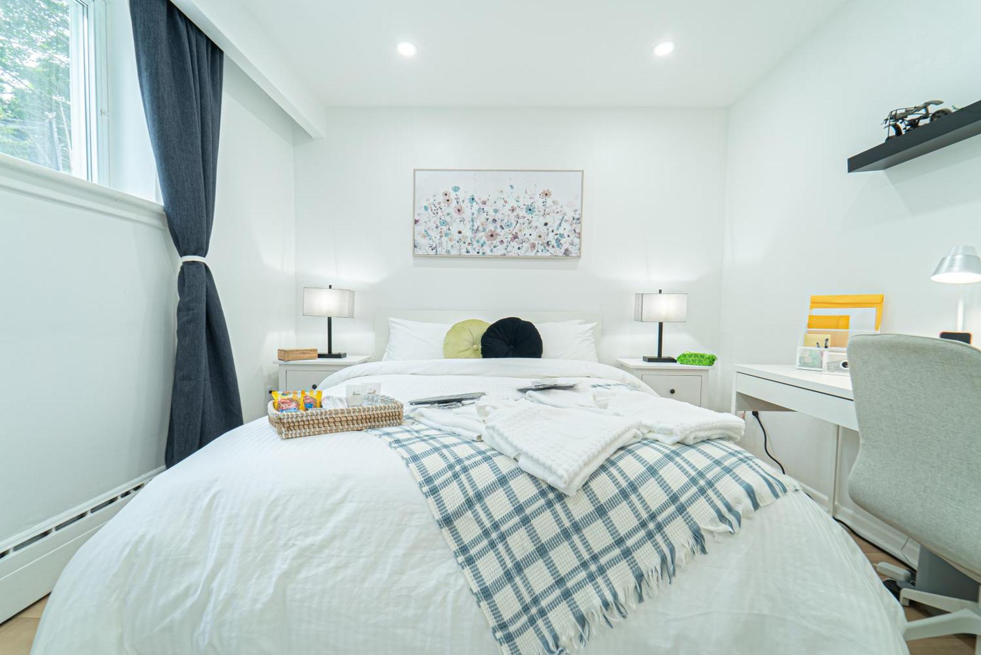 Near Sheppard Ave With Wi-fi, Essentials, Parking, Kitchen
