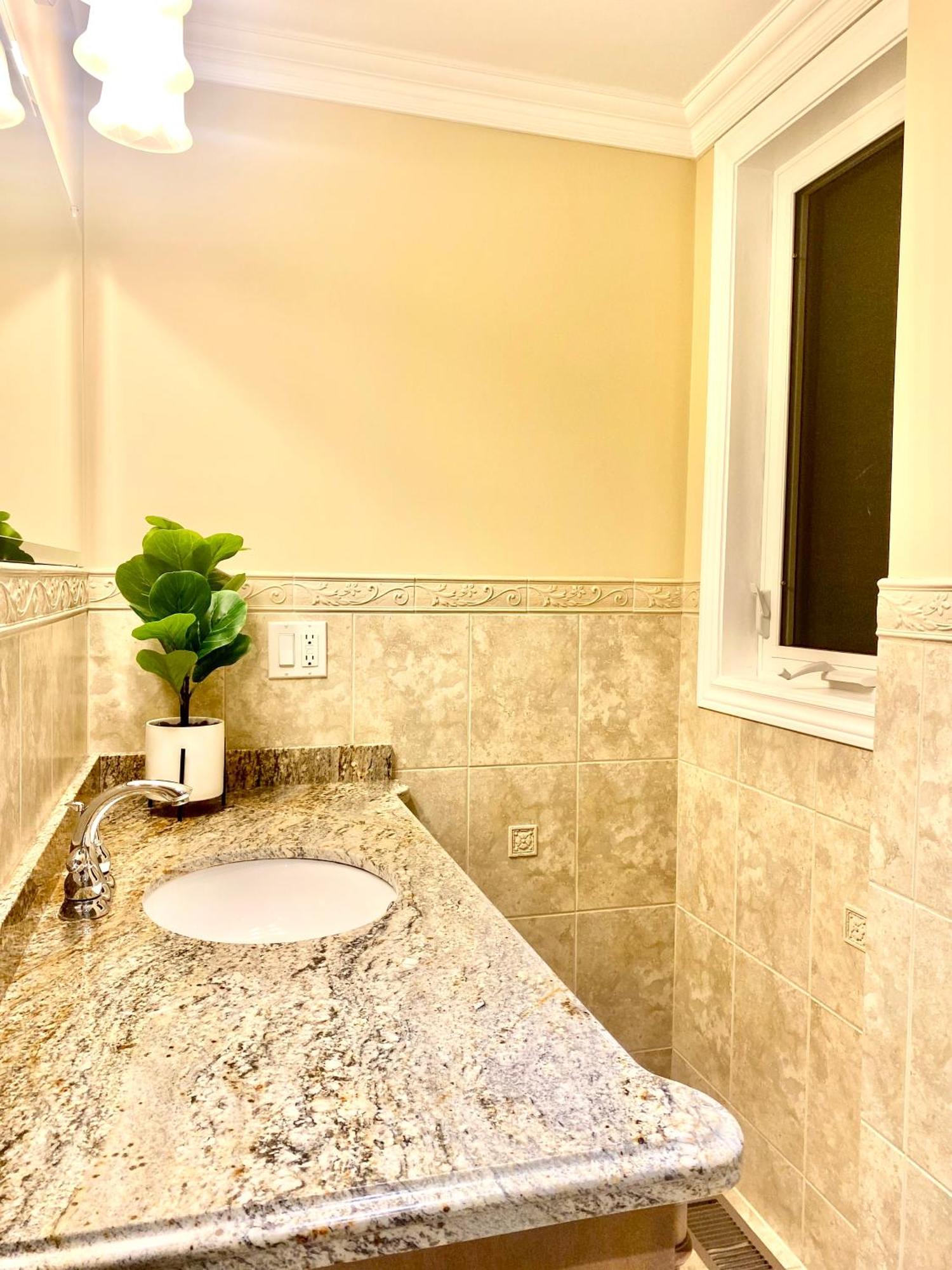 Nice Bedrooms In North York, Ontario Homestay