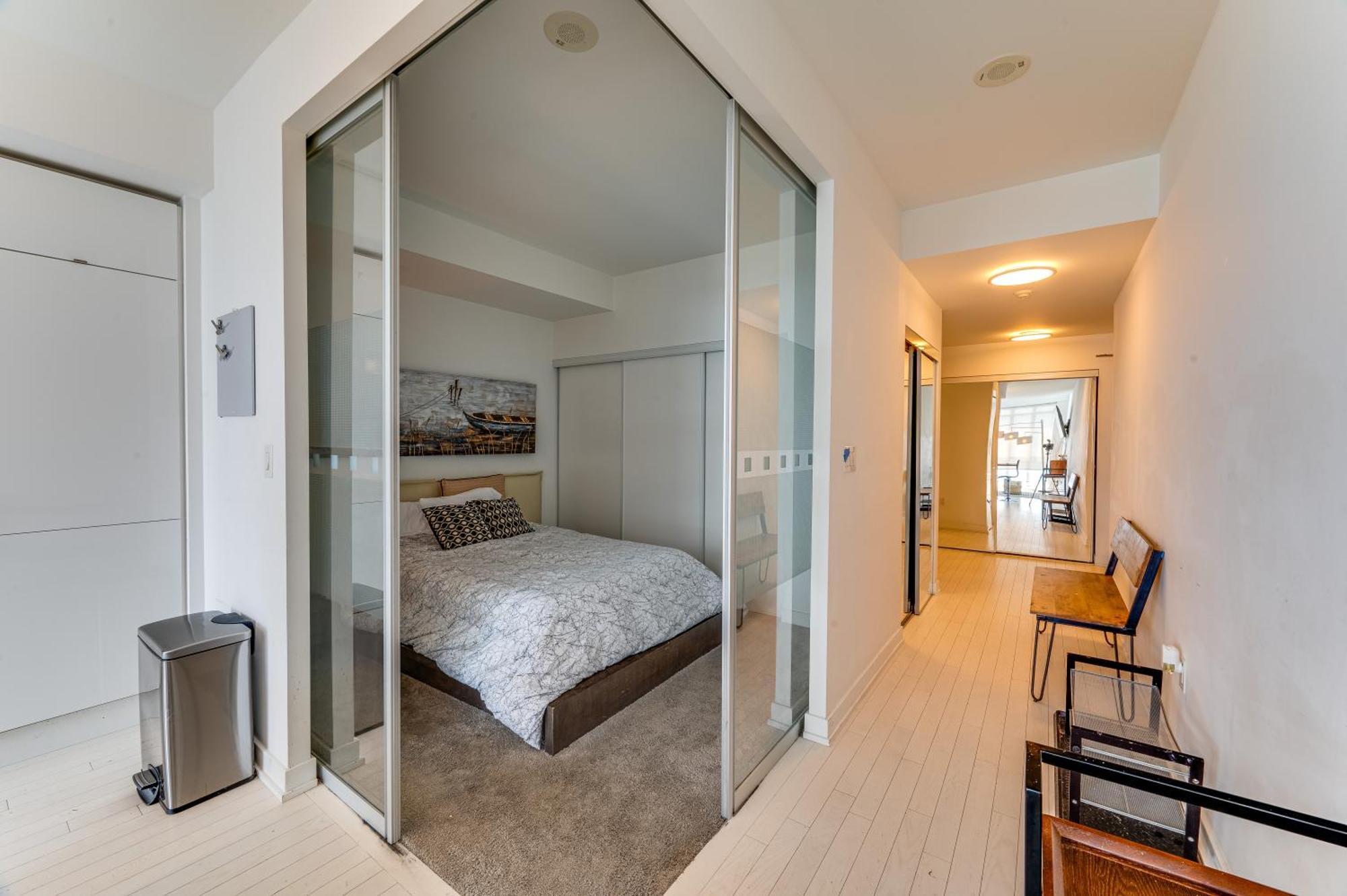 Penthouse Paradise - Downtown - Pool & Gym Apartment