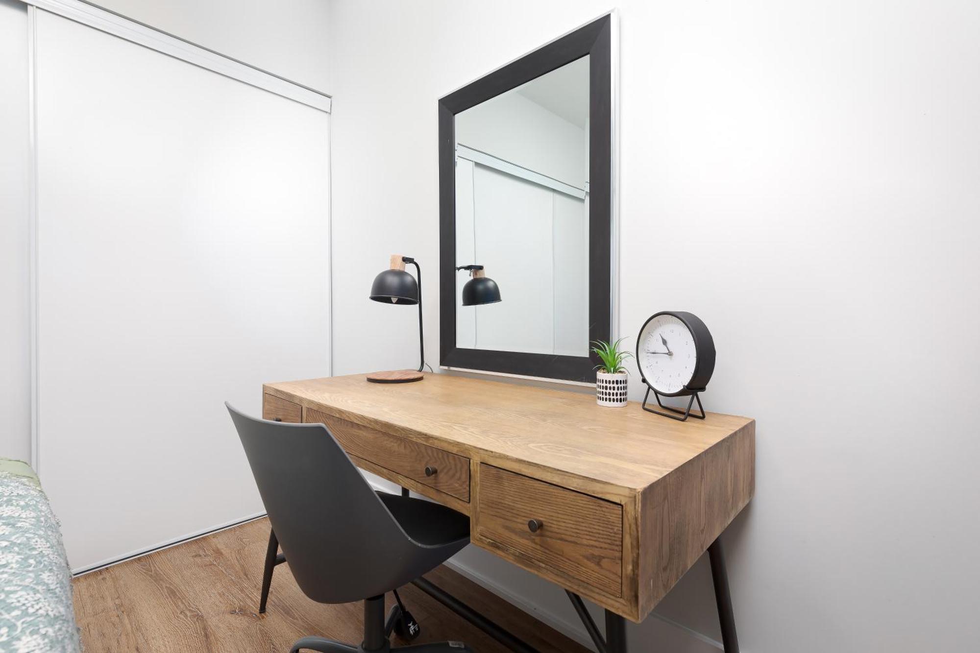 Apartment Perfect Sleeps 4 Across From Cn Tower! *