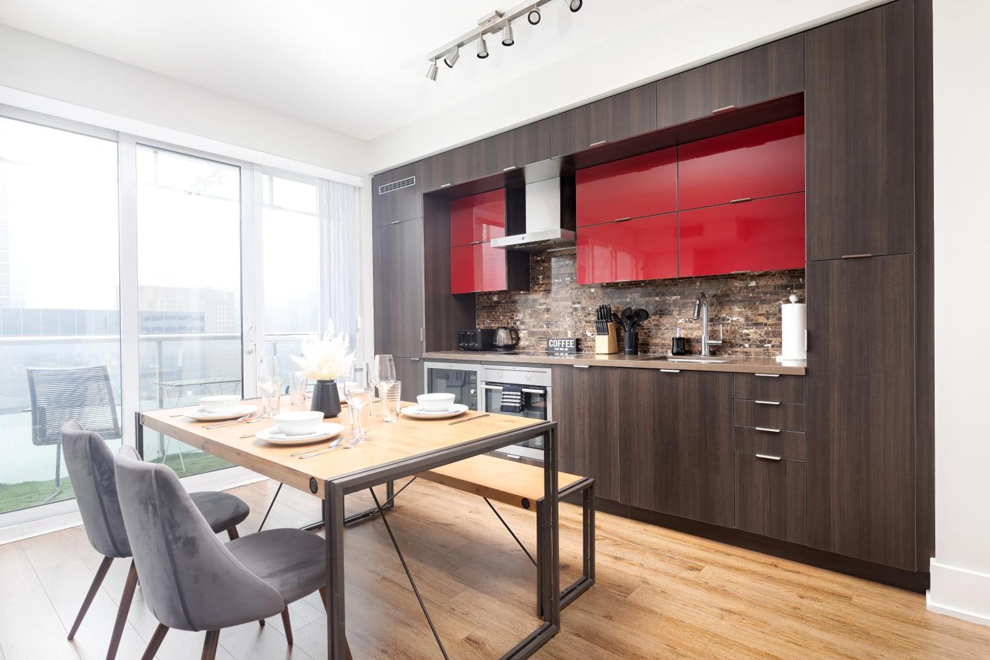 Perfect Sleeps 4 Across From Cn Tower! Toronto