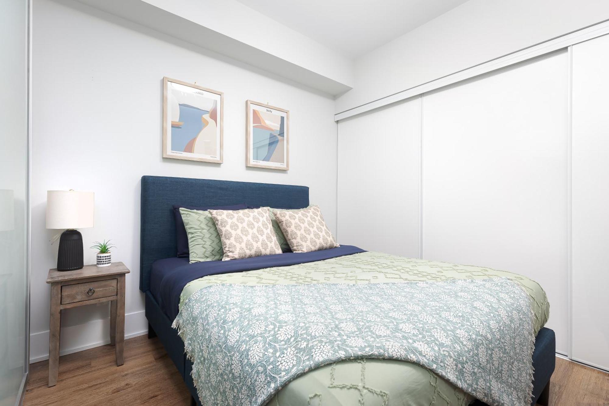 Apartment Perfect Sleeps 4 Across From Cn Tower! *