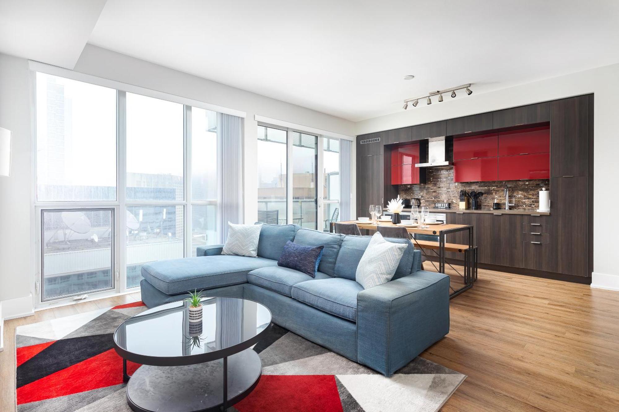 Perfect Sleeps 4 Across From Cn Tower! Toronto