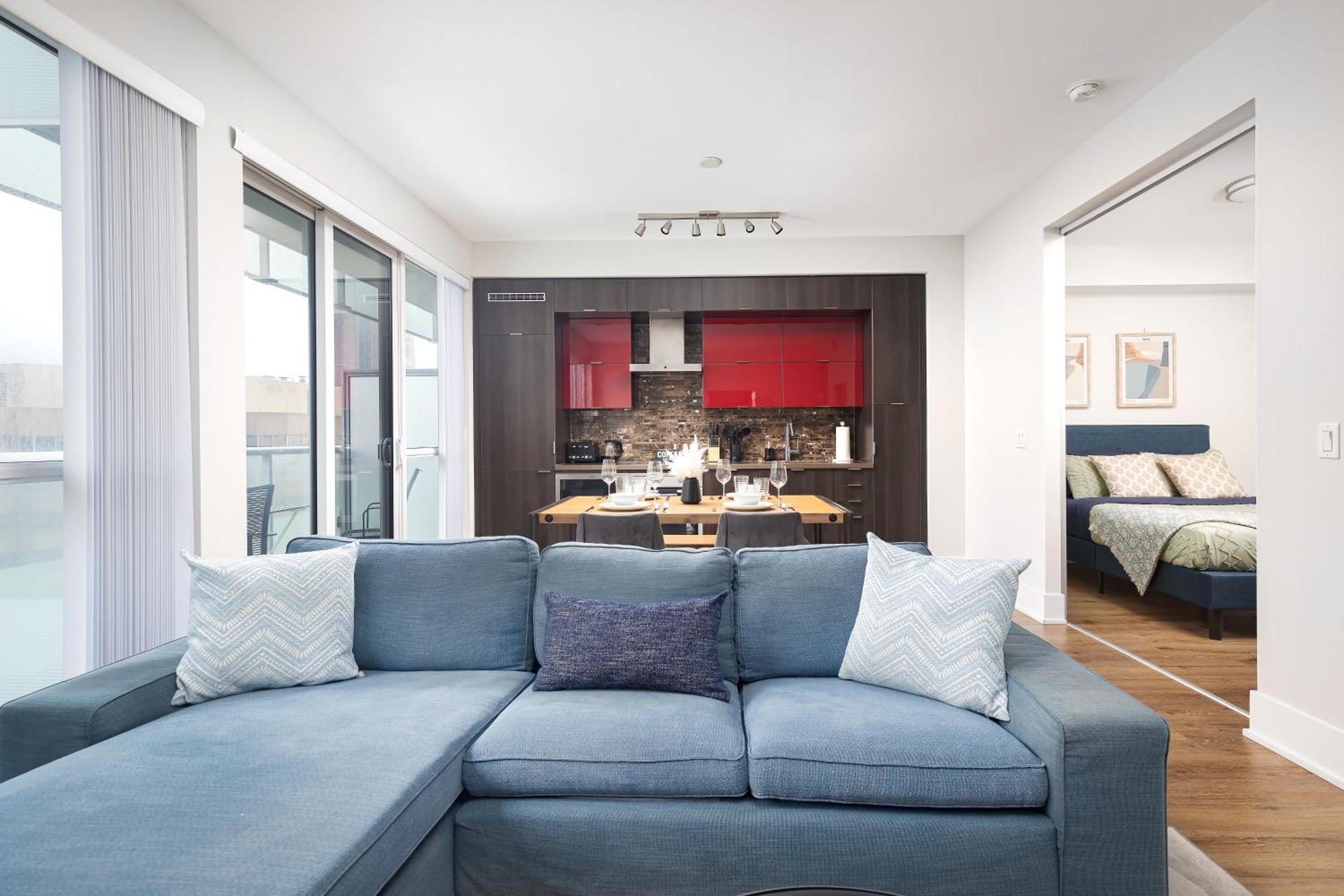 Perfect Sleeps 4 Across From Cn Tower!
