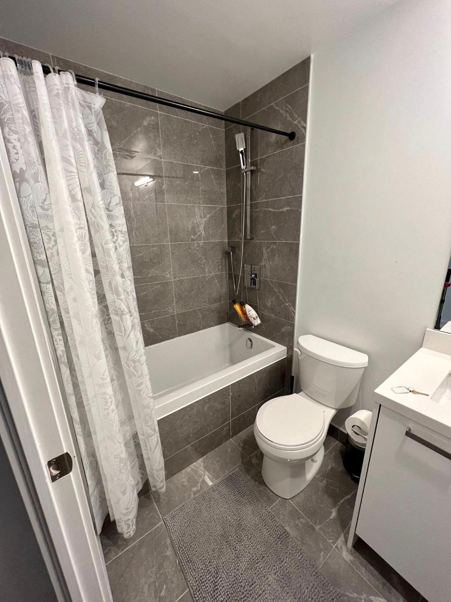 Apartment Stunning Open Layout Loft In Perfect Location Toronto