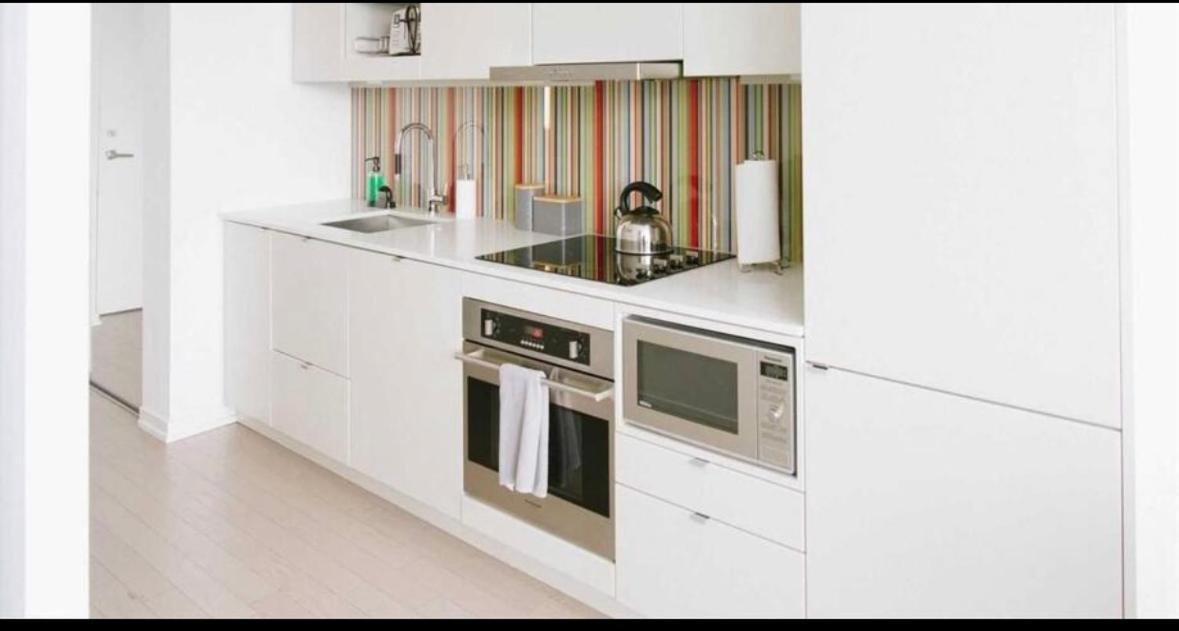 Bright 1br W Large Terrace - Entertainment District Apartment