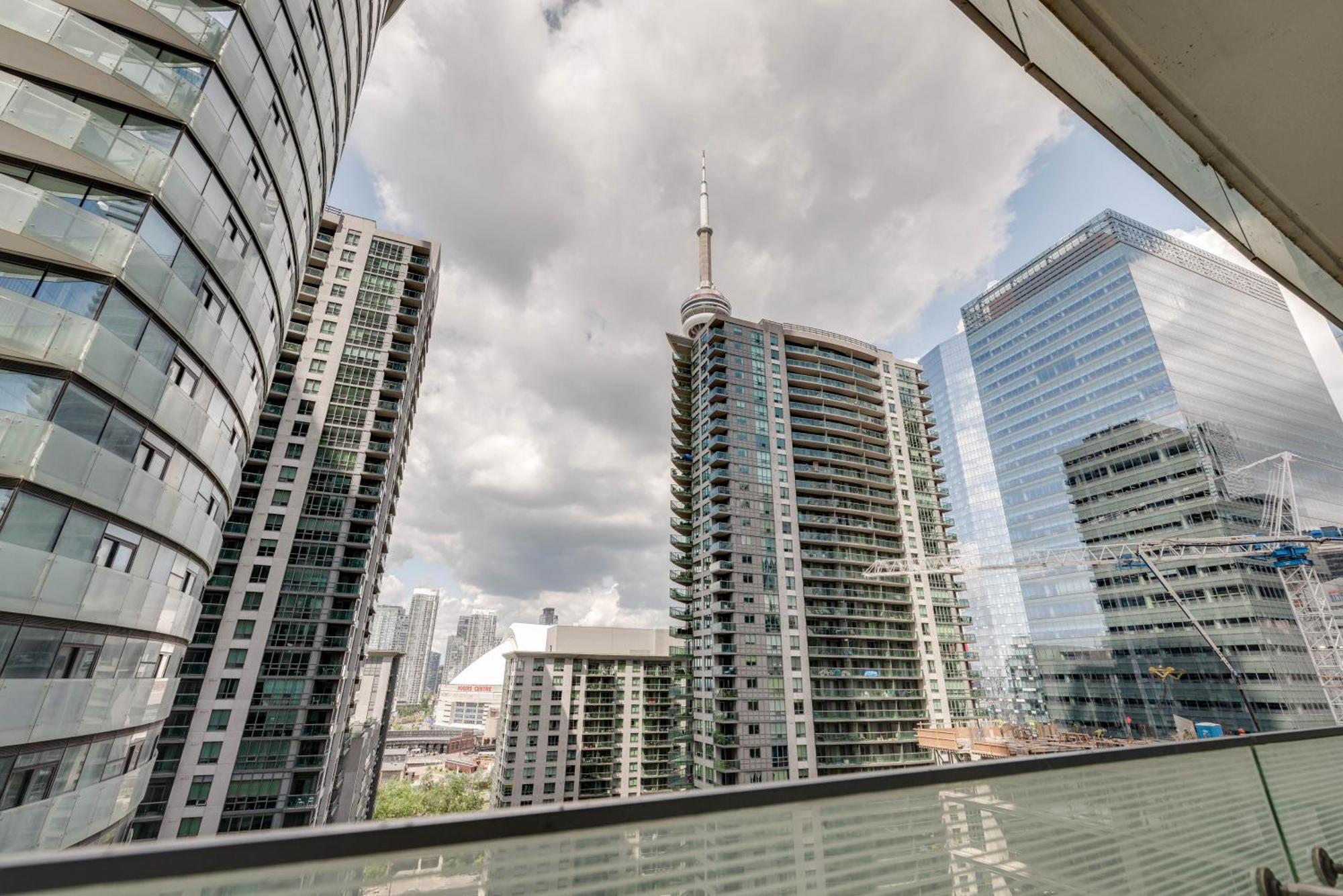Rivetstays - The York * Toronto
