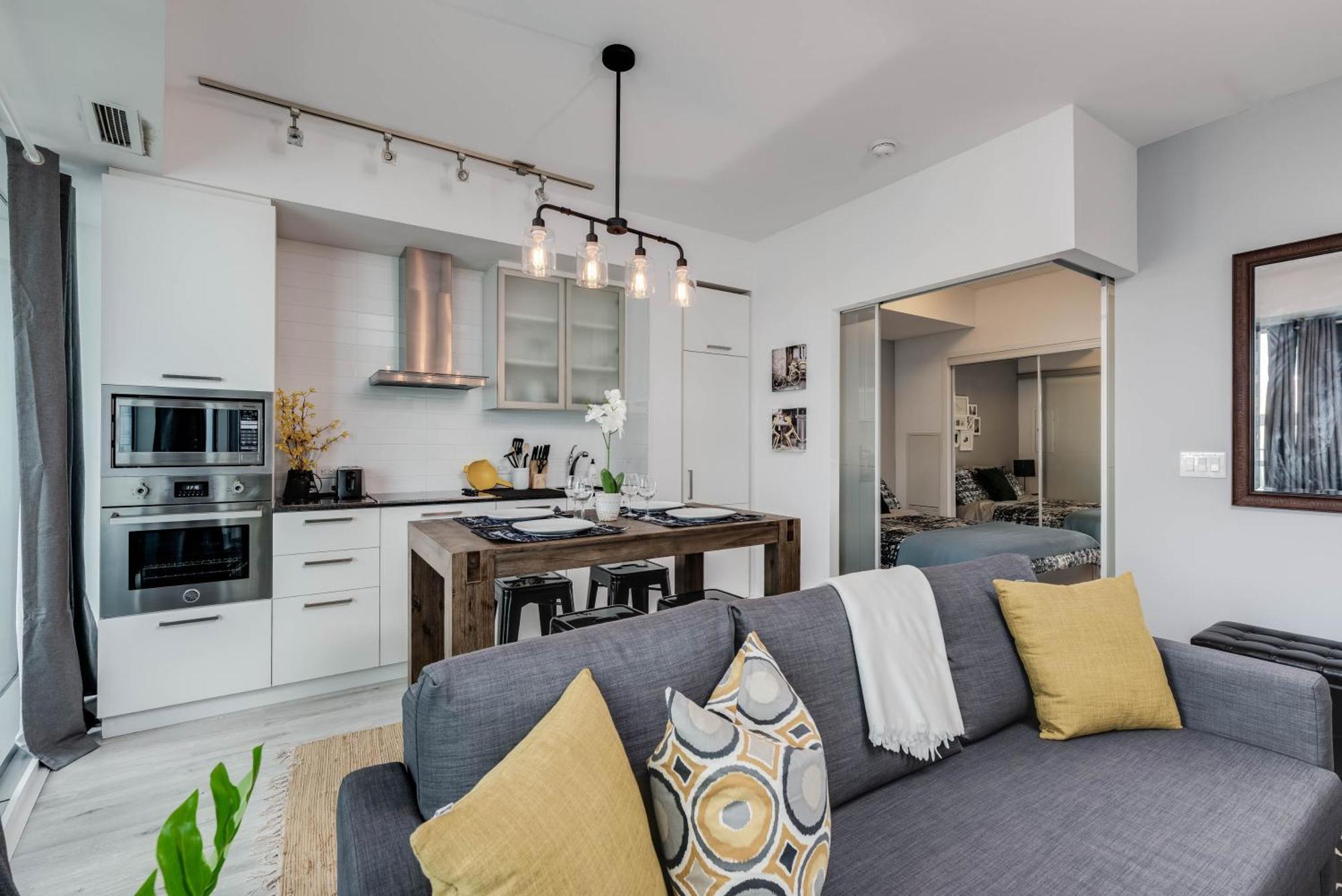 Rivetstays - The York Apartment Toronto