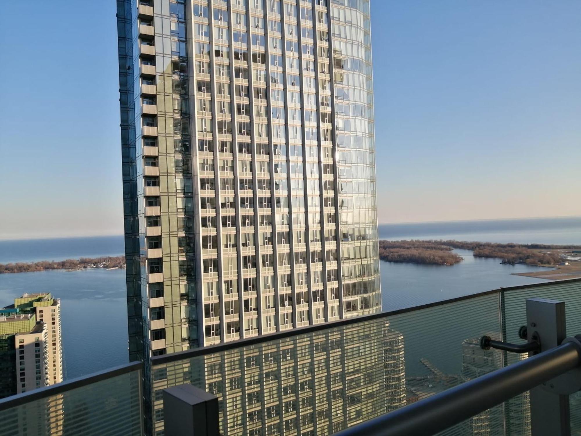 Above Clouds 3 Bedroom Downtown Toronto