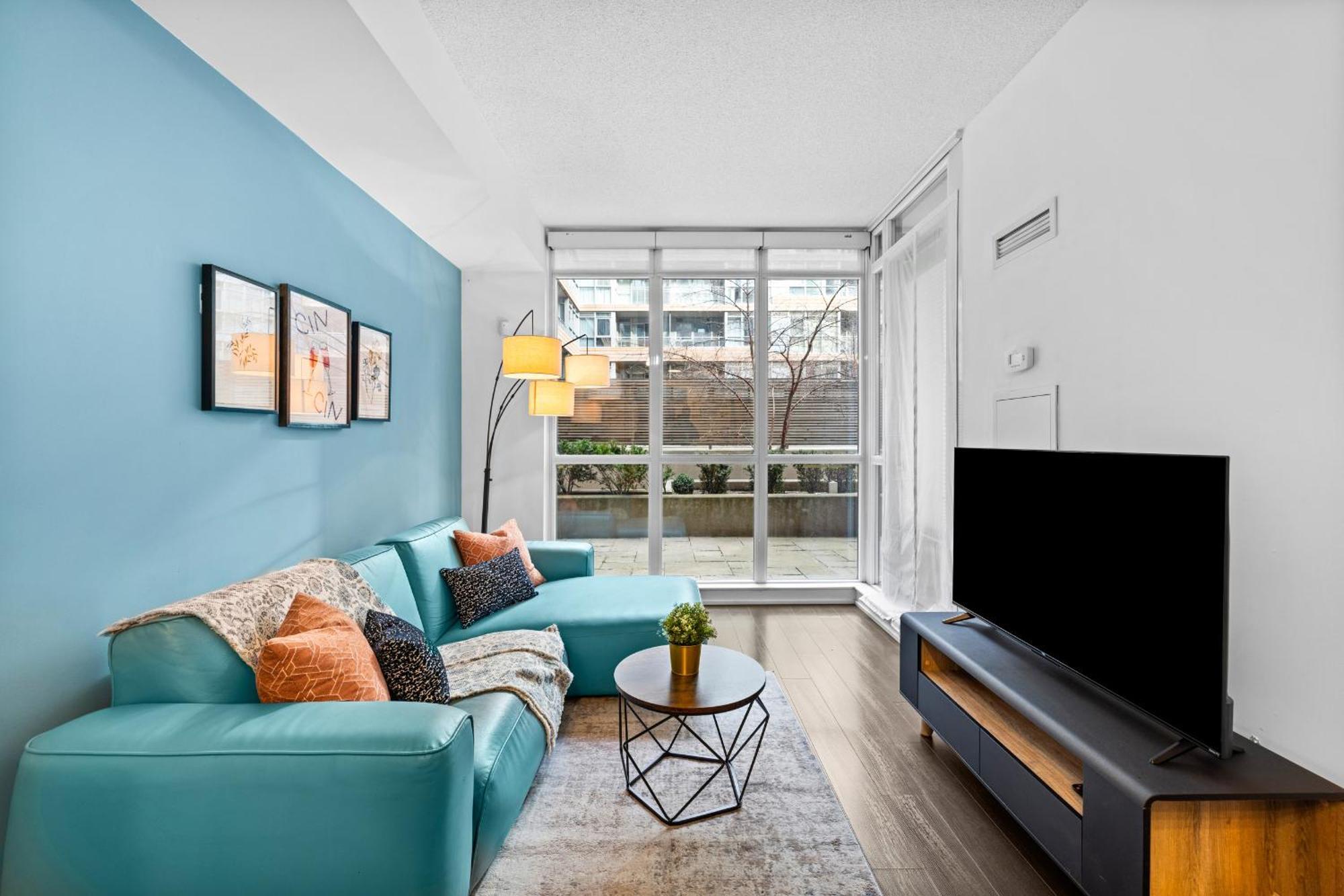Charming 2br Near Cn Tower & Harbourfront