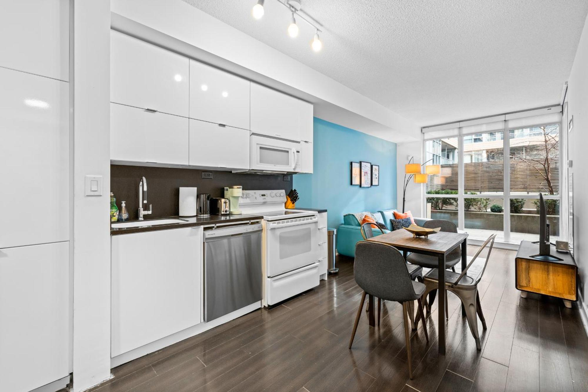 Charming 2br Near Cn Tower & Harbourfront Toronto