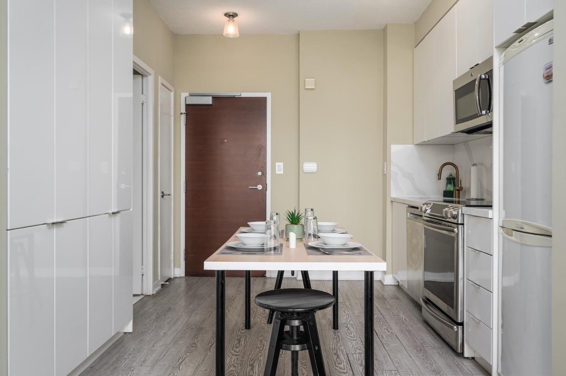 Iceboat Apartment *