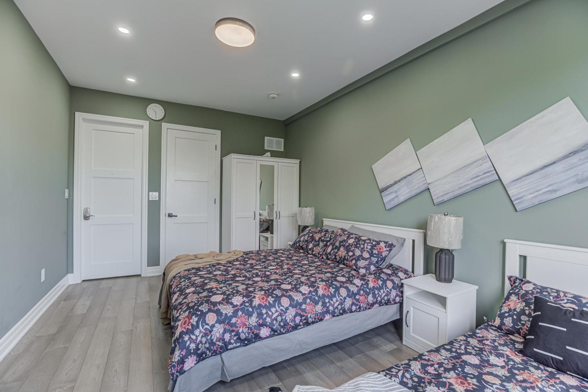 Modern Living -newly Built Guest house Toronto