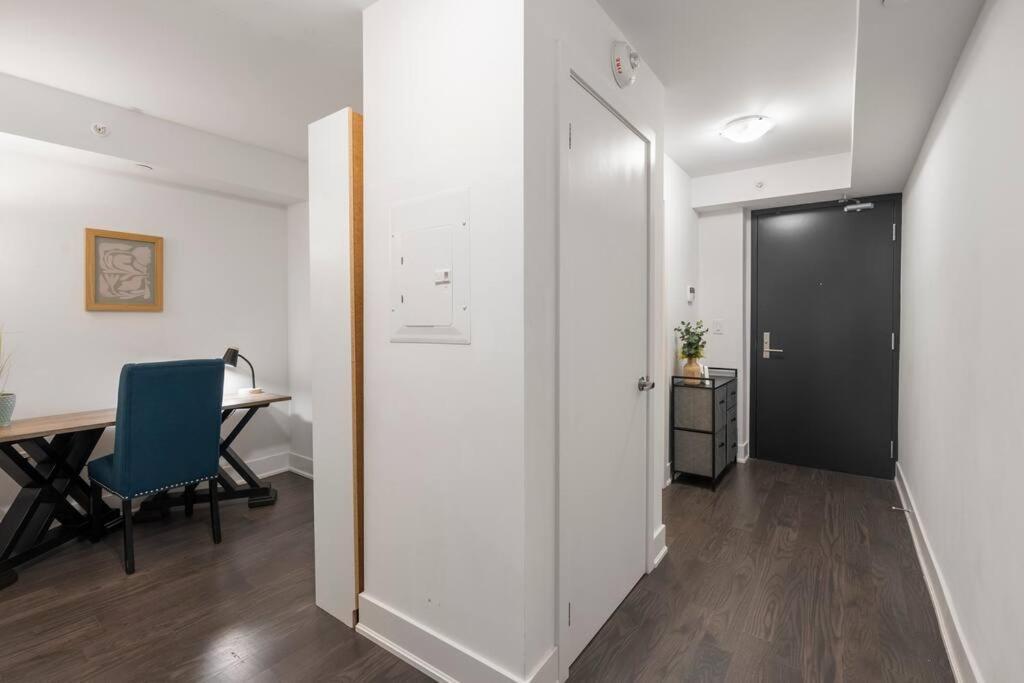 Apartment The Royal Nest In Downtown Toronto!