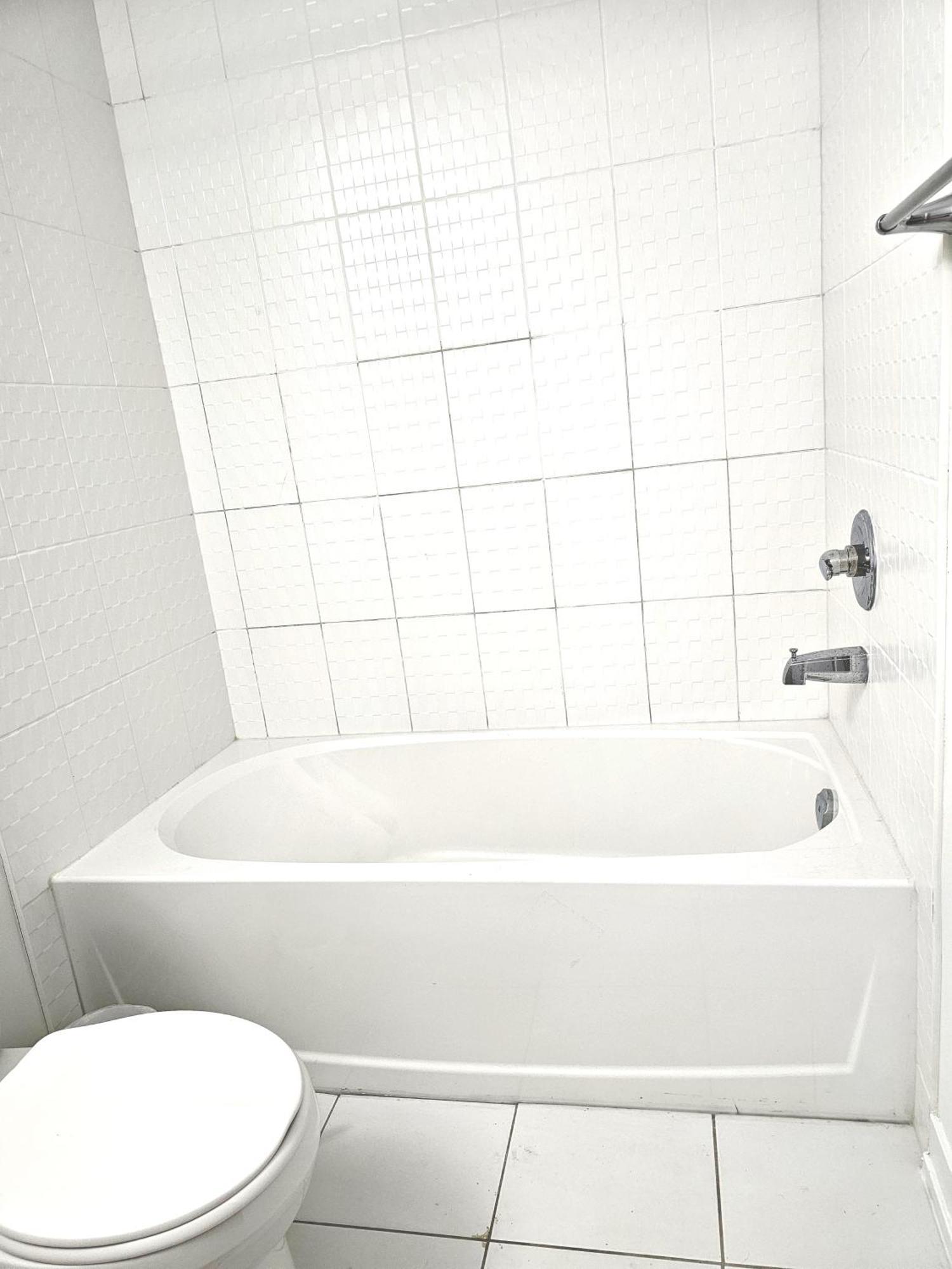Private M A P L E With Attached Full Bathroom In Toronto, On, Canada Guest house Toronto