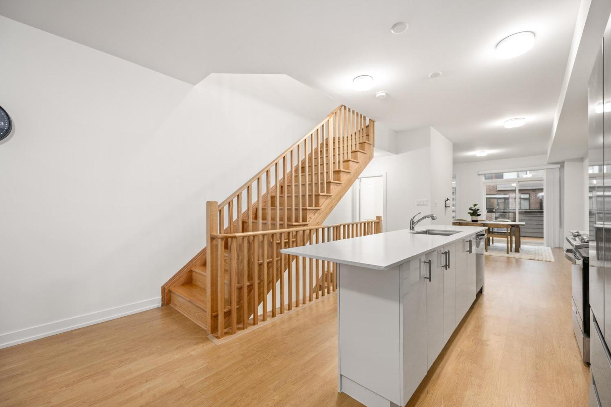 Private M A P L E With Attached Full Bathroom In Toronto, On, Canada Guest house *