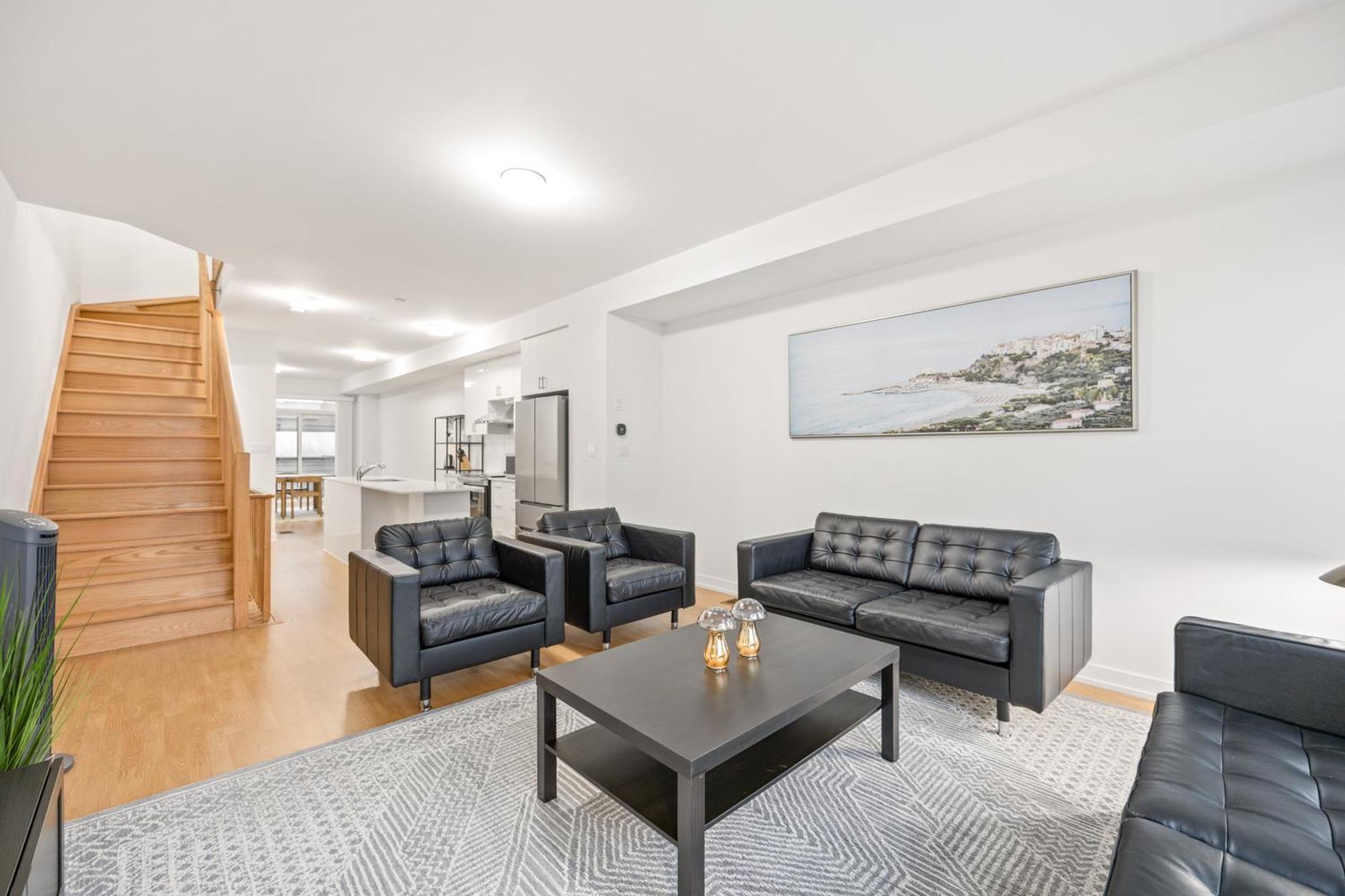 Private M A P L E With Attached Full Bathroom In Toronto, On, Canada Toronto