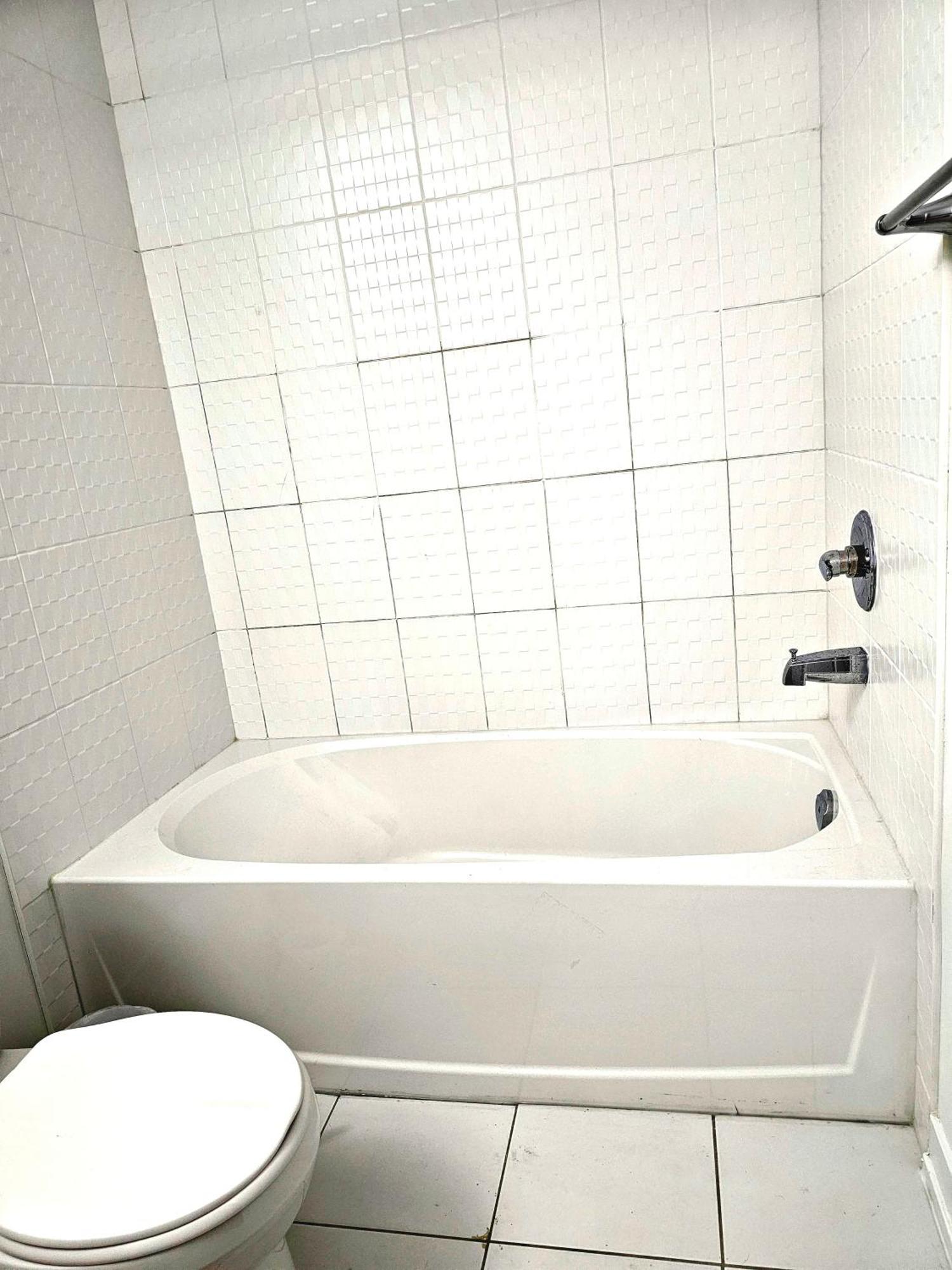 Private M A P L E With Attached Full Bathroom In Toronto, On, Canada *