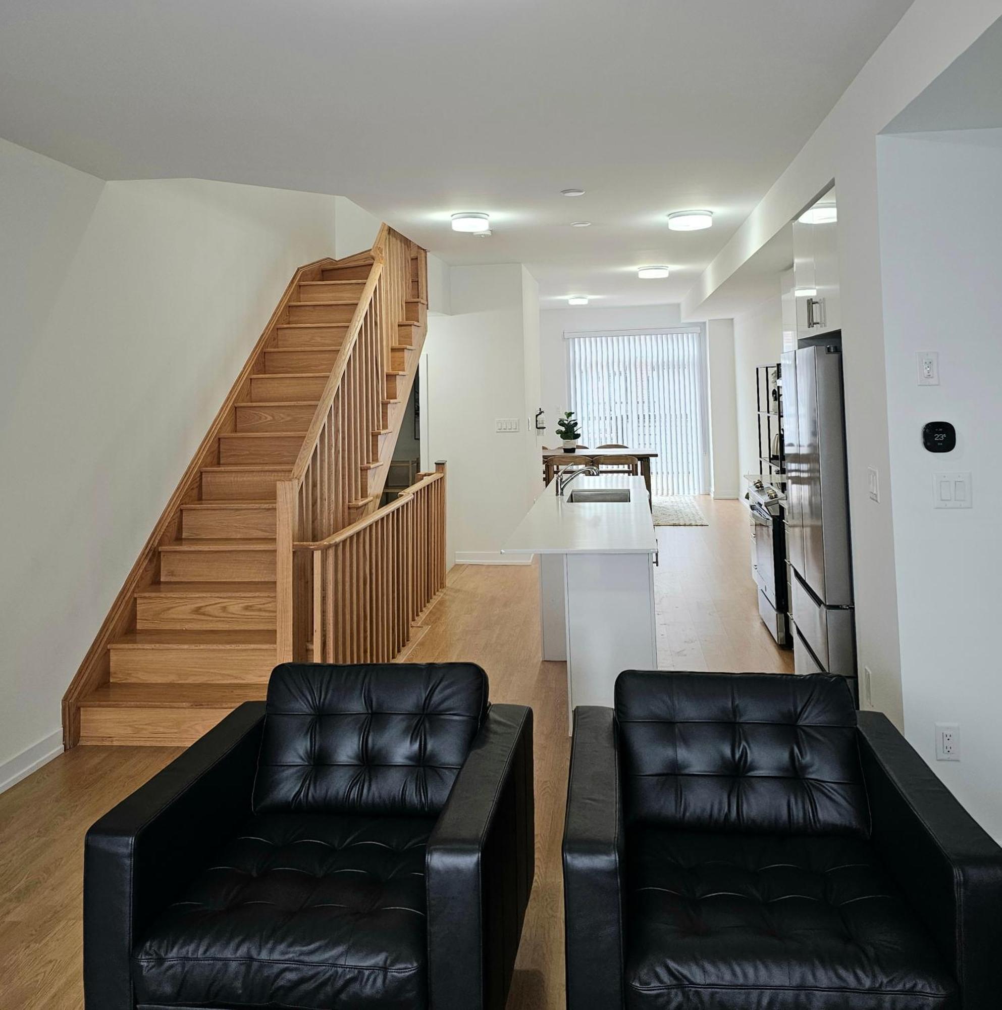 Guest house Private M A P L E With Attached Full Bathroom In Toronto, On, Canada