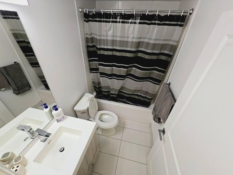 Stylish Luxe 1 Bedrom With Sofa Bed Apartment Toronto