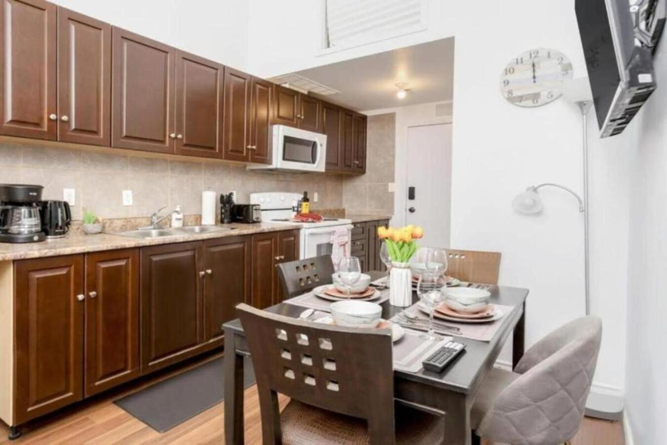 Great Kensington Market 2br Toronto