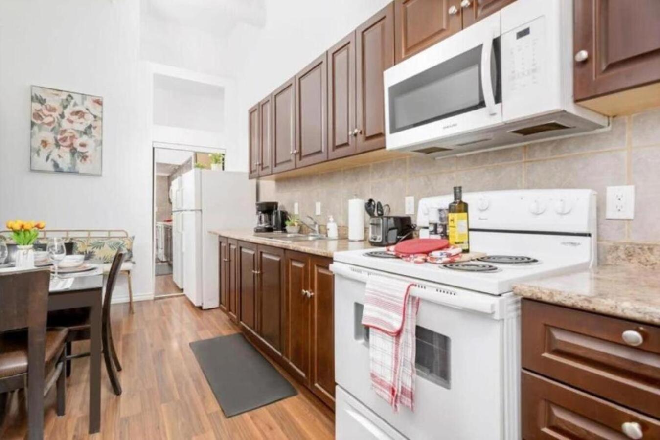 Great Kensington Market 2br Toronto