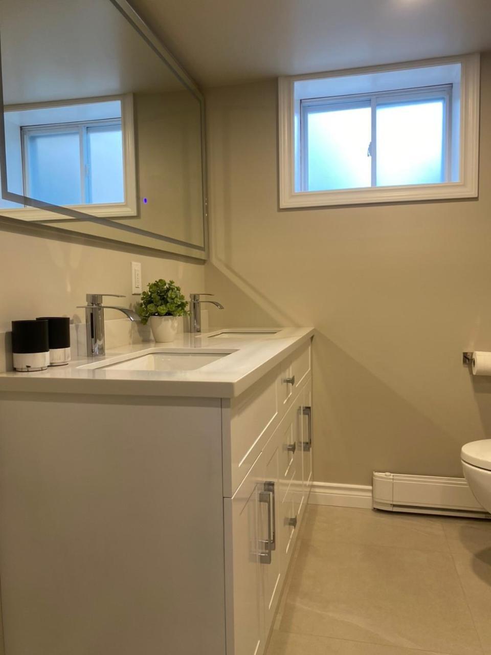 Homestay Nice Bedrooms In North York, Ontario *