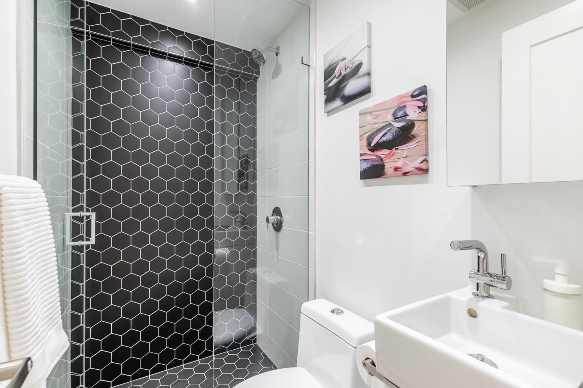 Beautiful Modern Unit In High Park North Toronto