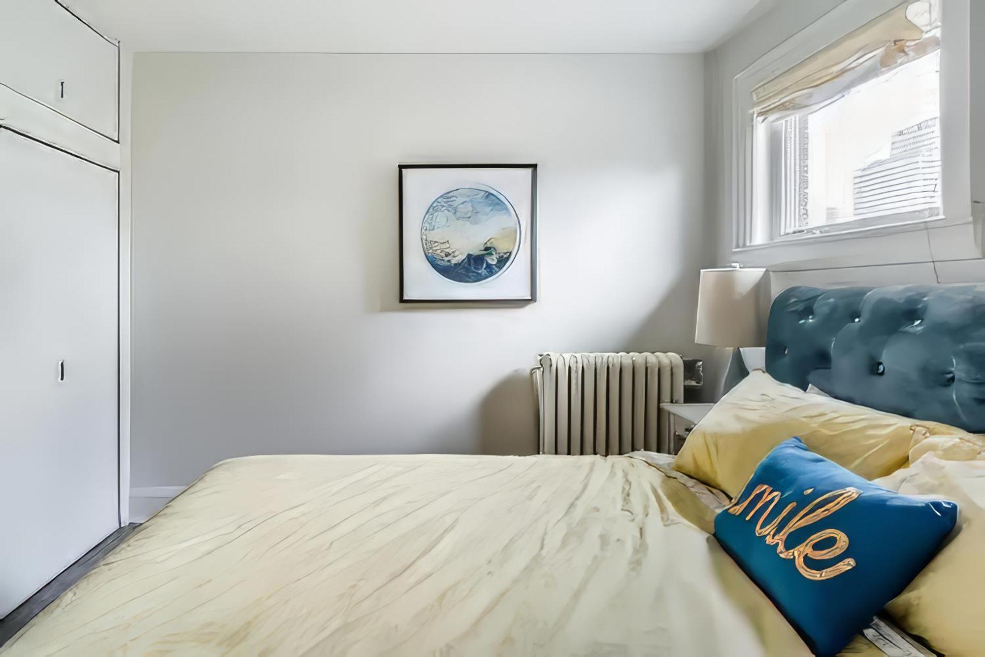 Double Bedroom On Up Or 3 Bedrooms In Basement Near Eglinton Subway Station * Toronto