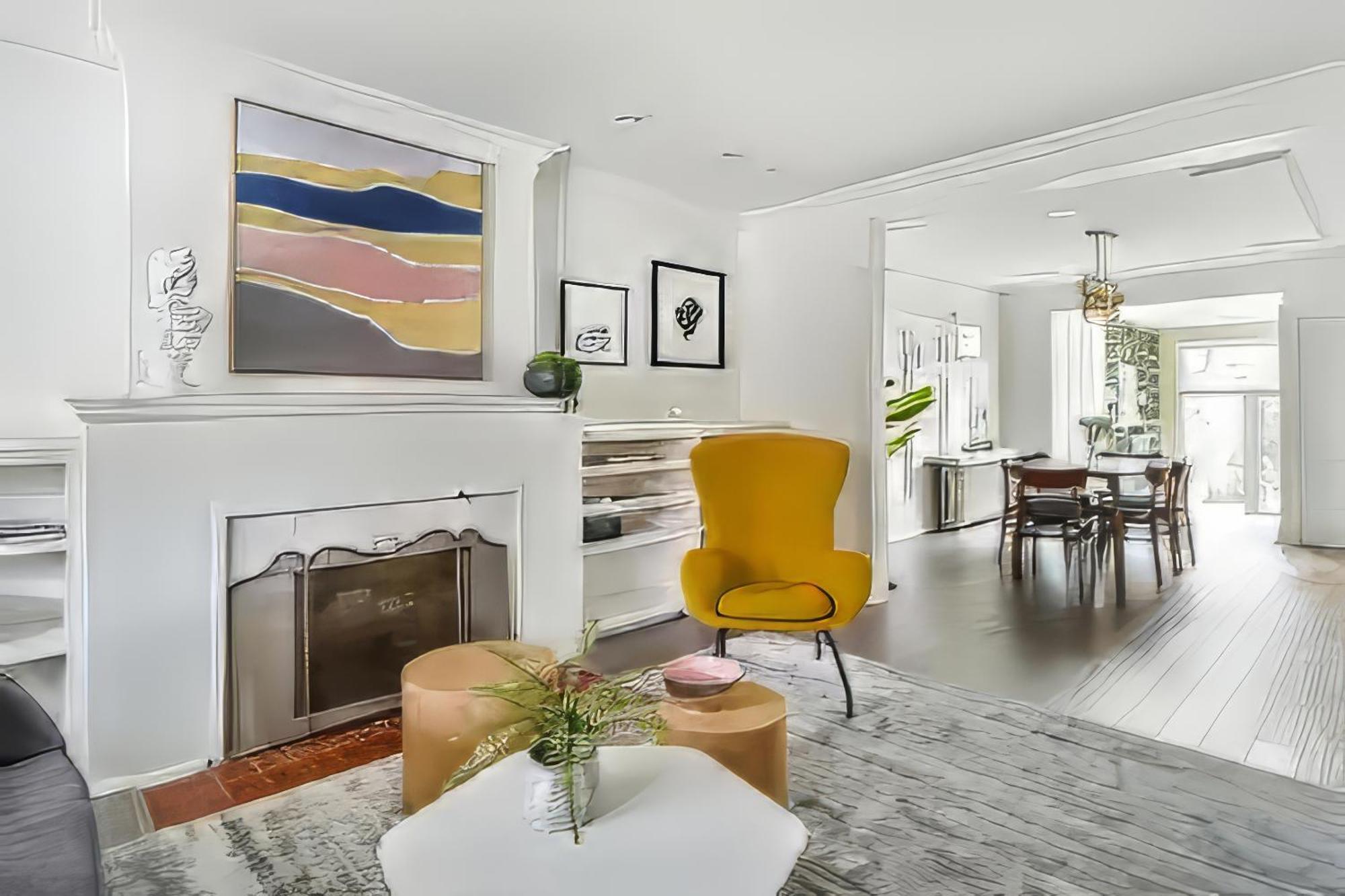 Double Bedroom On Up Or 3 Bedrooms In Basement Near Eglinton Subway Station Guest house