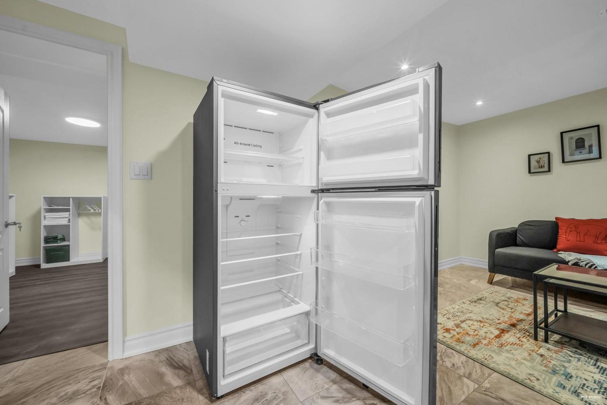 Luxury Renovated House In Prime Location With Parking Toronto