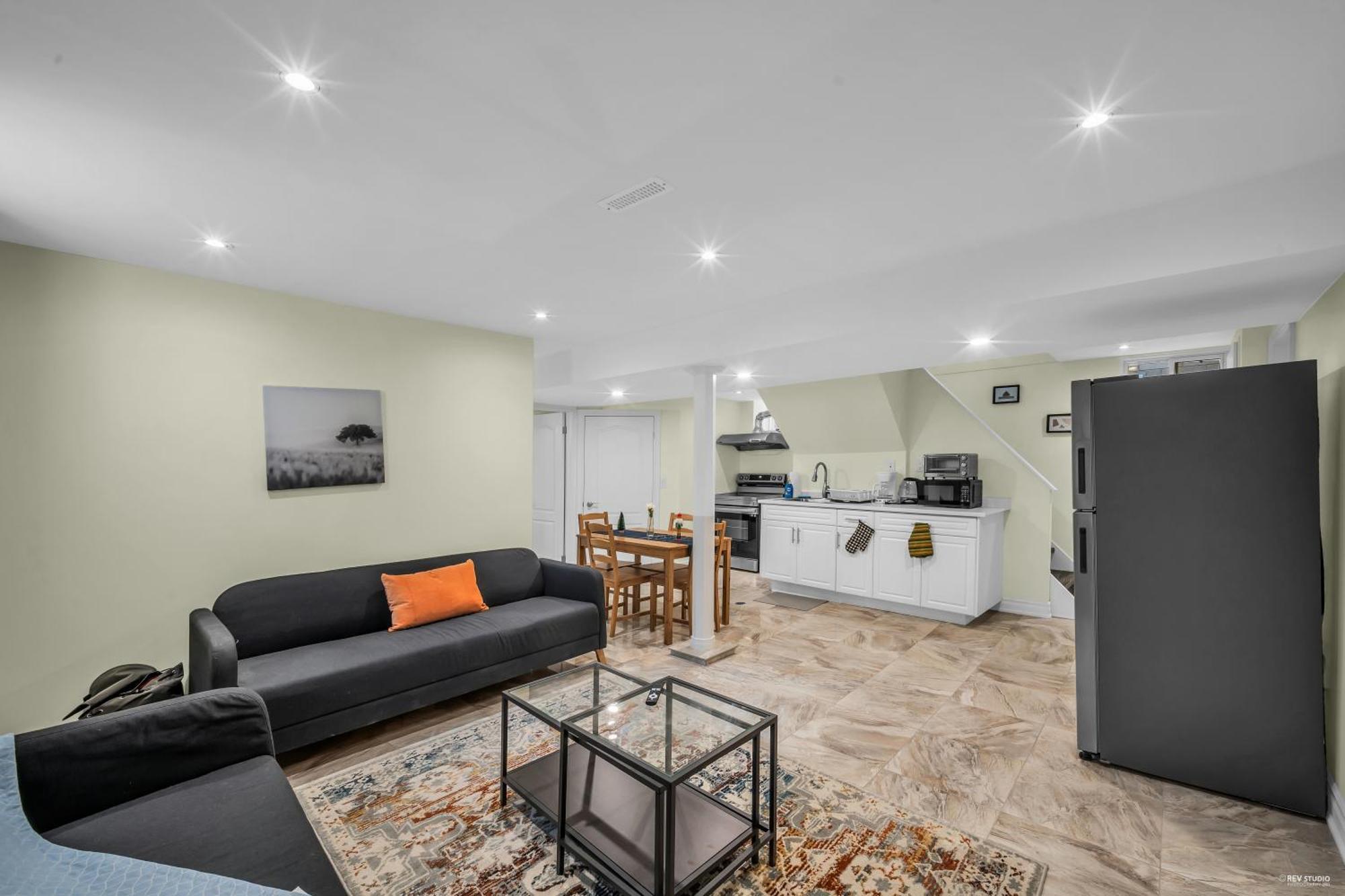 Luxury Renovated House In Prime Location With Parking Apartment Toronto