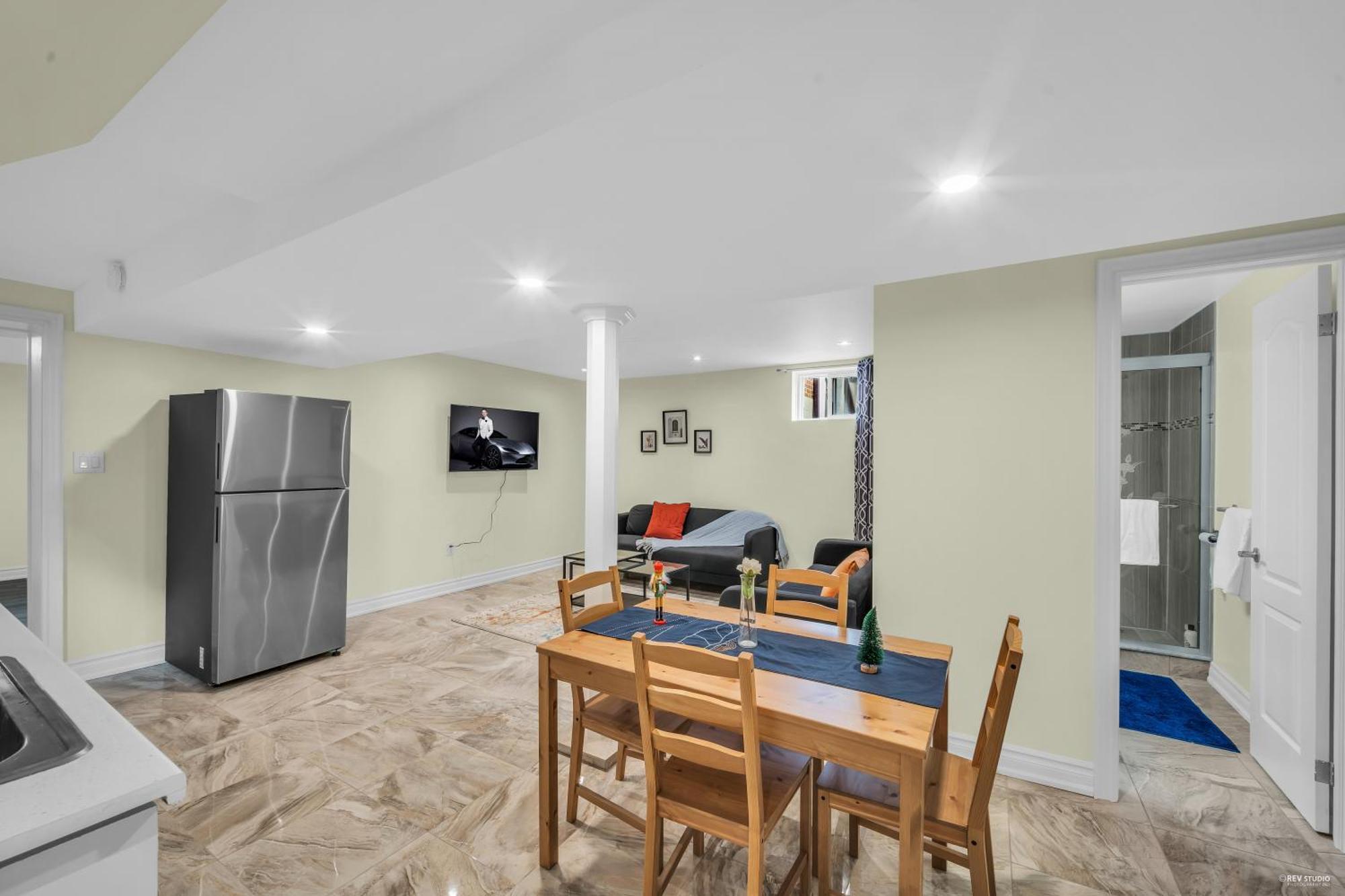 Luxury Renovated House In Prime Location With Parking *