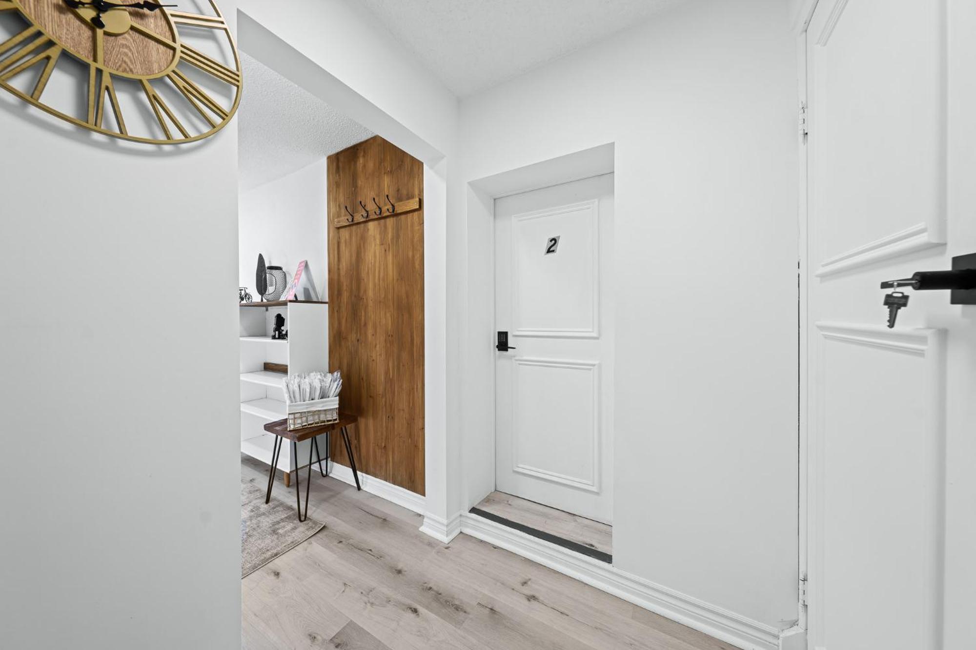 Spacious Room, Parking, Smart Monitor *