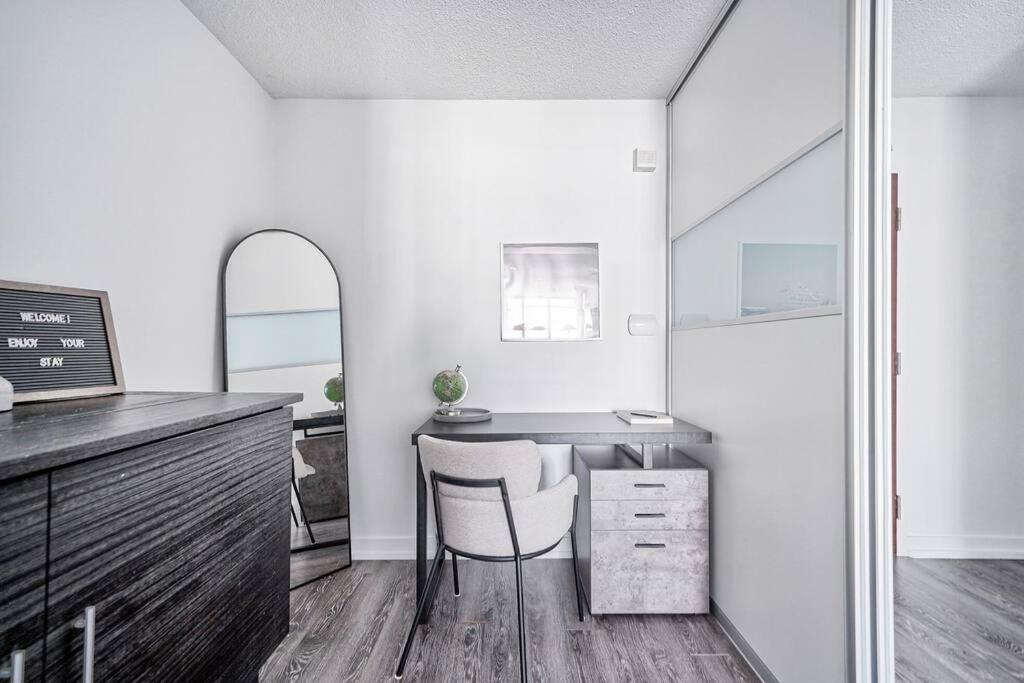 Designer 2br Downtown Condo, Rogers Center