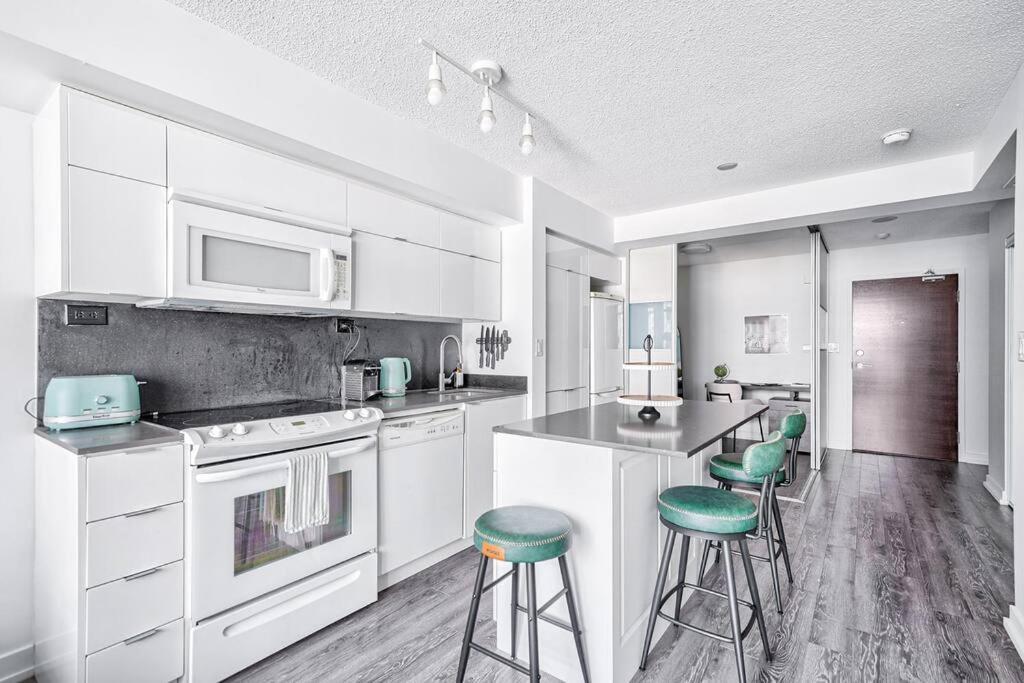 Designer 2br Downtown Condo, Rogers Center *