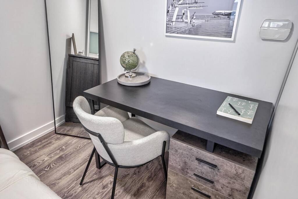 Apartment Designer 2br Downtown Condo, Rogers Center *