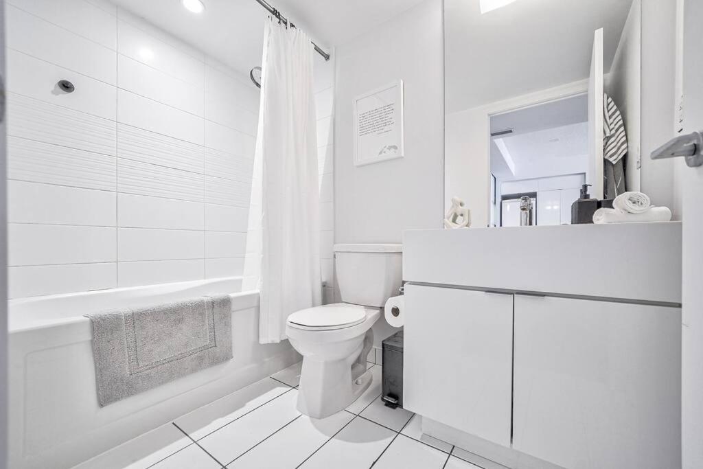 Designer 2br Downtown Condo, Rogers Center Toronto