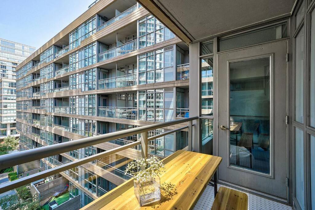 Designer 2br Downtown Condo, Rogers Center Toronto
