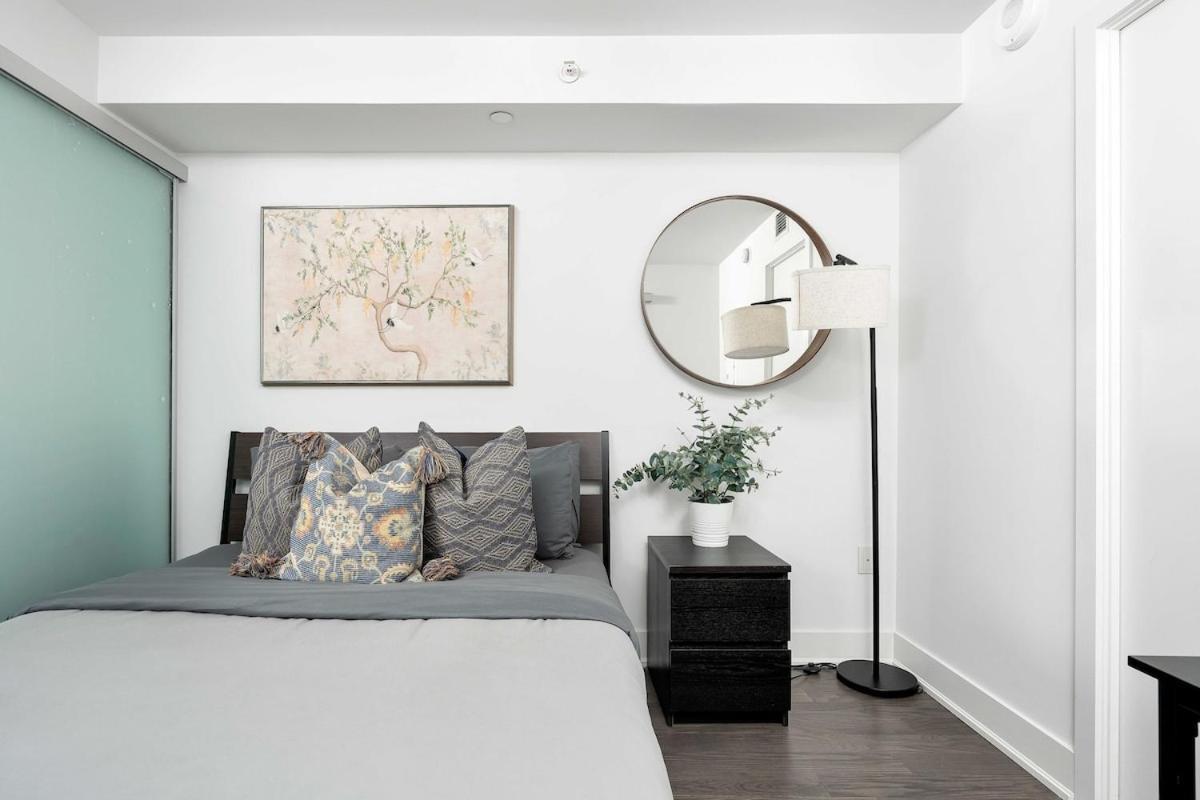 Apartment Delightful Beside U Of T - Sleeps 3